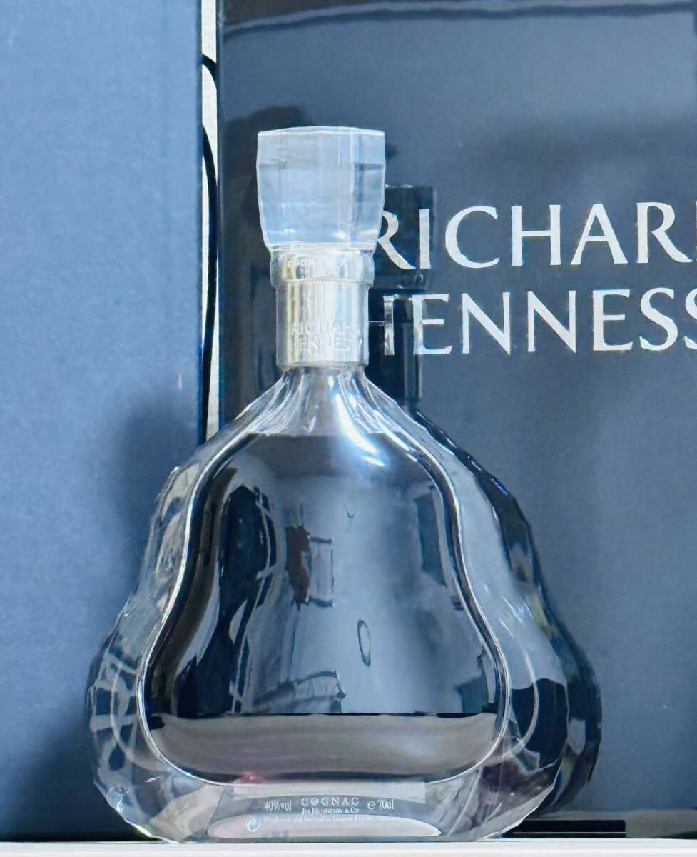 未開栓 リシャール ヘネシー 700ml 40度 専用ボックス付クリスタルボトル 未開栓】□美品 リシャール ヘネシー 700ml 40度 専用箱、外箱