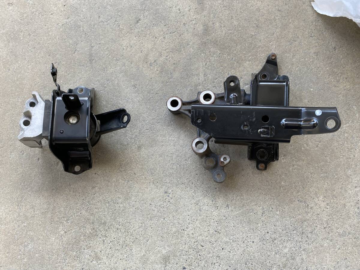 M900A　タンク　エンジンマウント　2507-3062_画像1