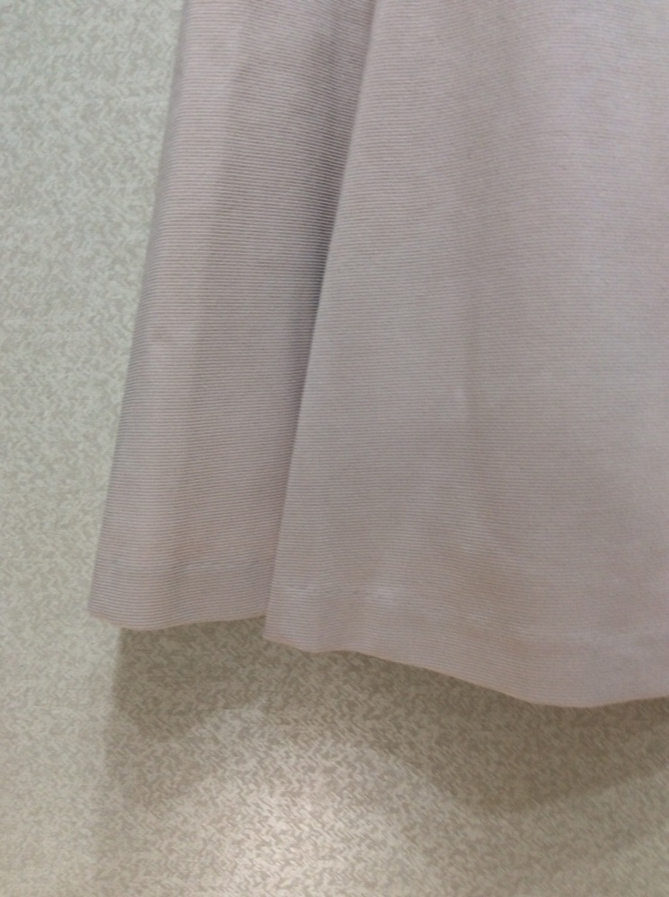 組曲 薄ベージュフレアスカート サイズ2