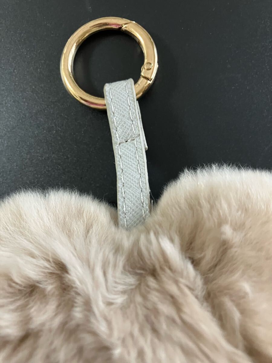 柔らかい手触り ハート型 ファーチャーム ベージュ色 ふわふわ _画像3