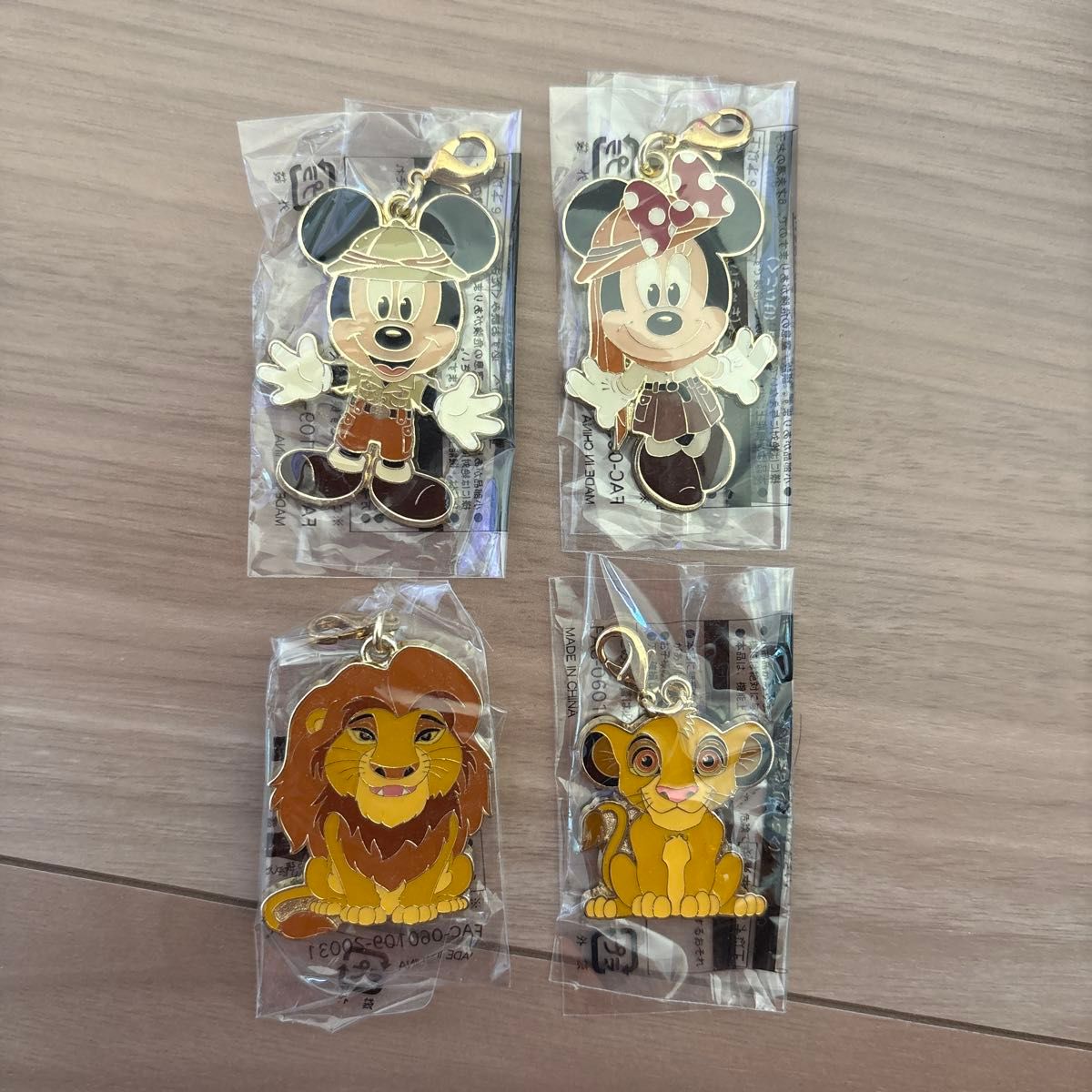 【新品未開封】ディズニー DORDATOYS ミッキー ミニー キーホルダー 新品未開封】ディズニー DORDATOYS ミッキー ミニー