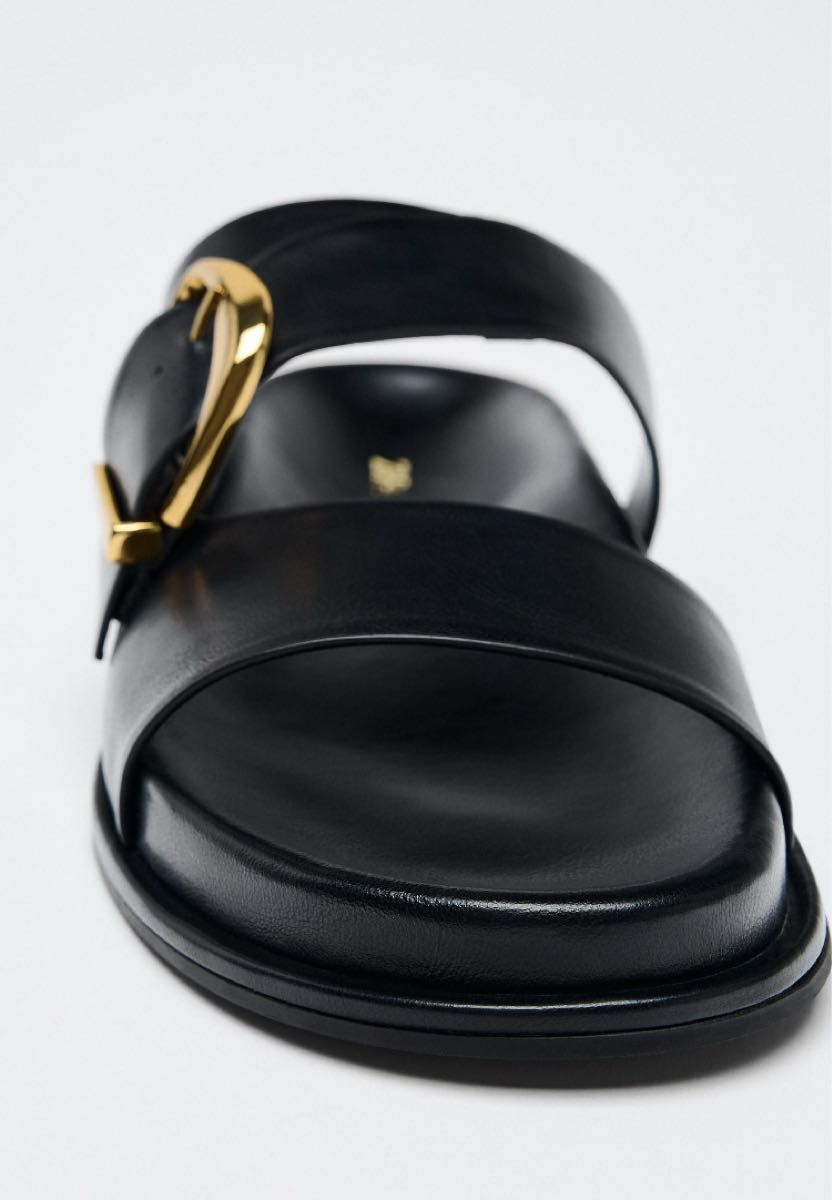 【ZARA】バックル フラットサンダル 3600/510/800 ZARA バックルフラットサンダル|Yahoo!フリマ(旧PayPayフリマ)