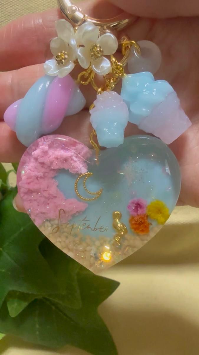 96.レジンアクセサリー トロピカルなハートのチャーム