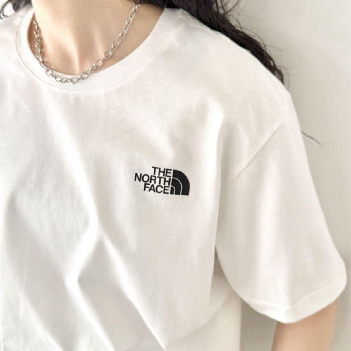 【新品・韓国限定 】 ノースフェイス 半袖 Tシャツ ビッグロゴ ホワイト L 韓国限定】ノースフェイス ロゴTシャツ 白/XLサイズ/正規品