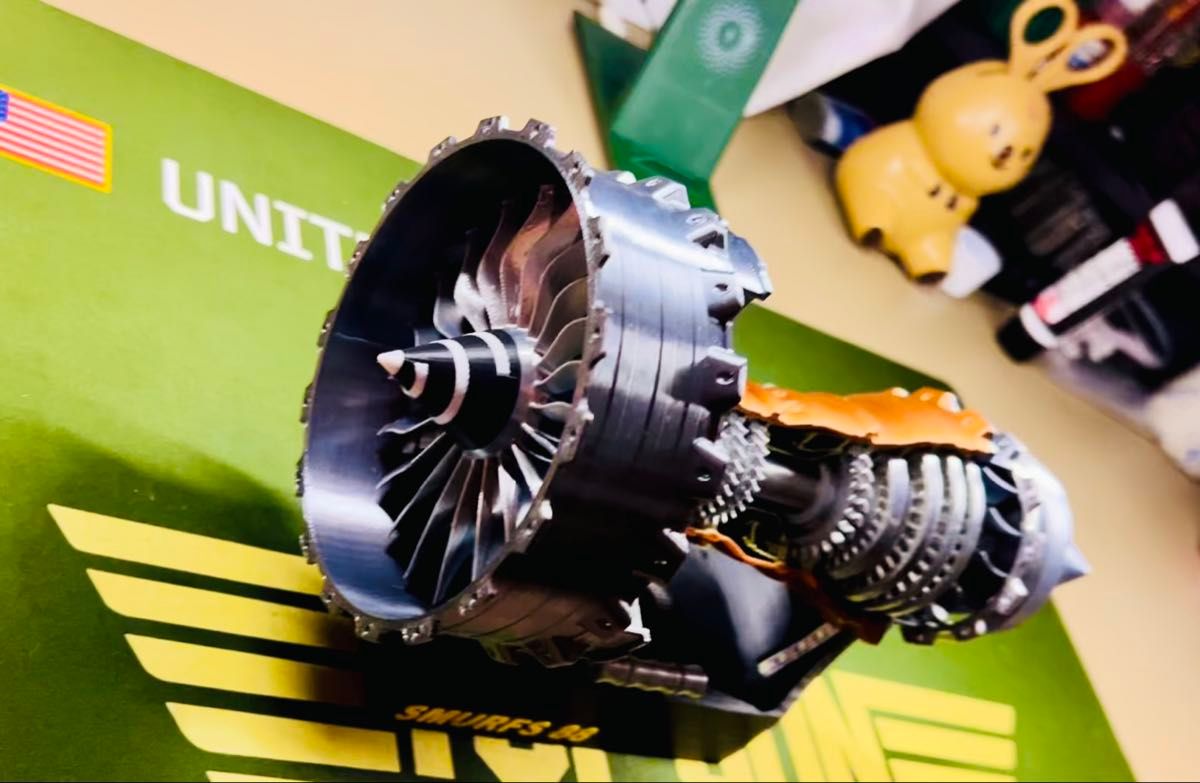 ロールスロイス社飛行機用タービンエンジン模型 可動式 新品同様 ロールスロイス社飛行機用タービンエンジン模型 可動式 新品同様