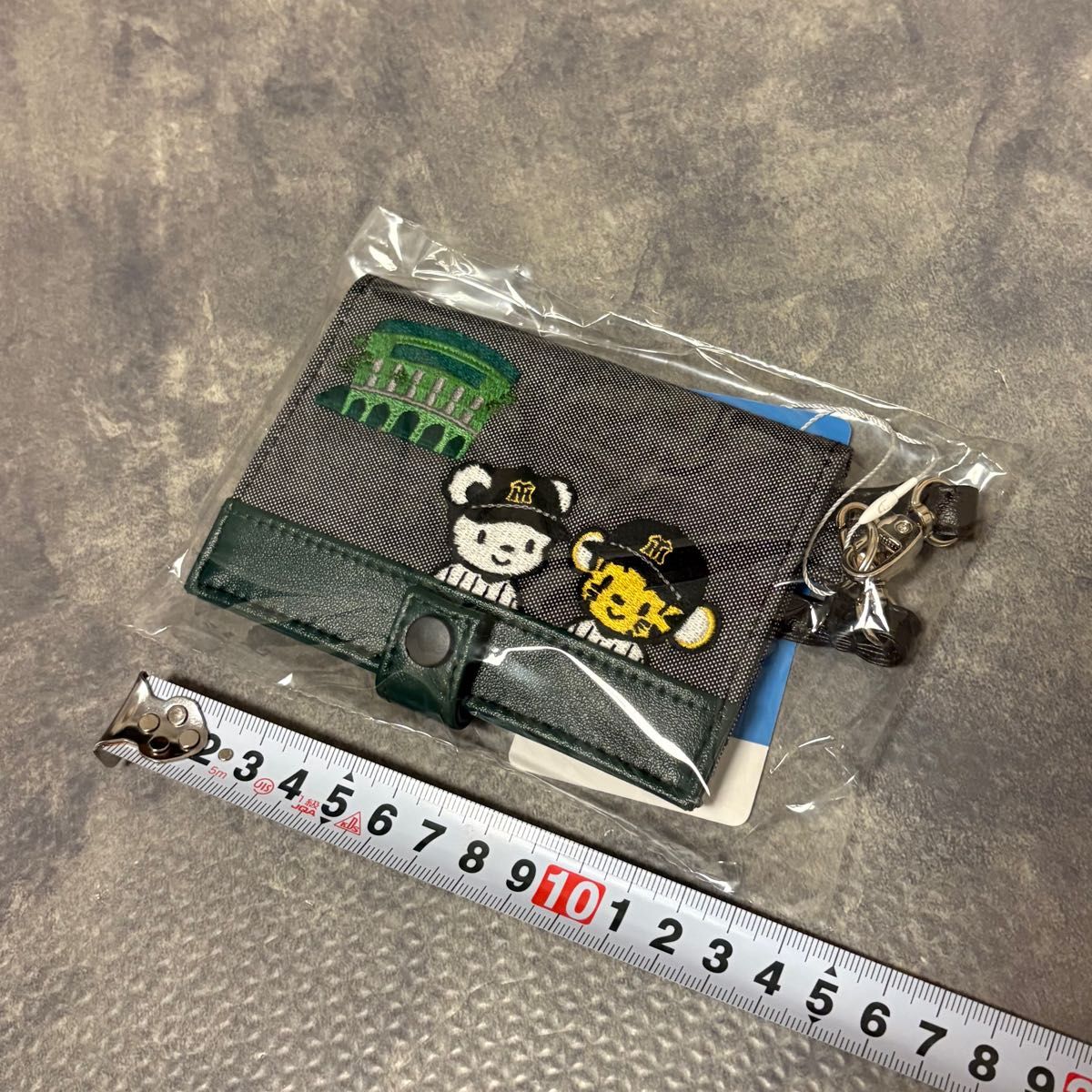 【新品未使用】familiar ×阪神タイガース パスケース 新品未使用】familiar ×阪神タイガース パスケース|Yahoo