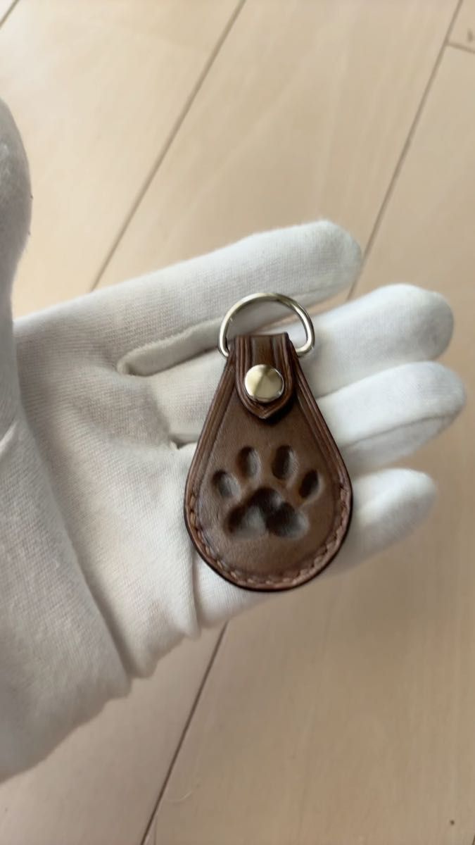 レザークラフト キーホルダー コインケース 本革 猫の足跡 ネコ好きさん必見