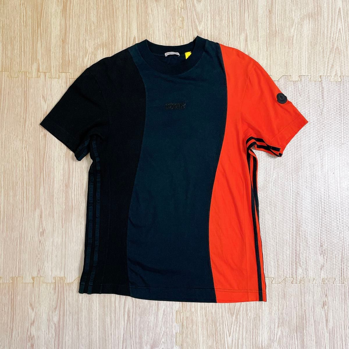 限定生産!【MONCLER】ヘビ年!Tシャツ☆2色 MONCLER × adidas 2023年製 バイカラー素材切替 Tシャツ|Yahoo