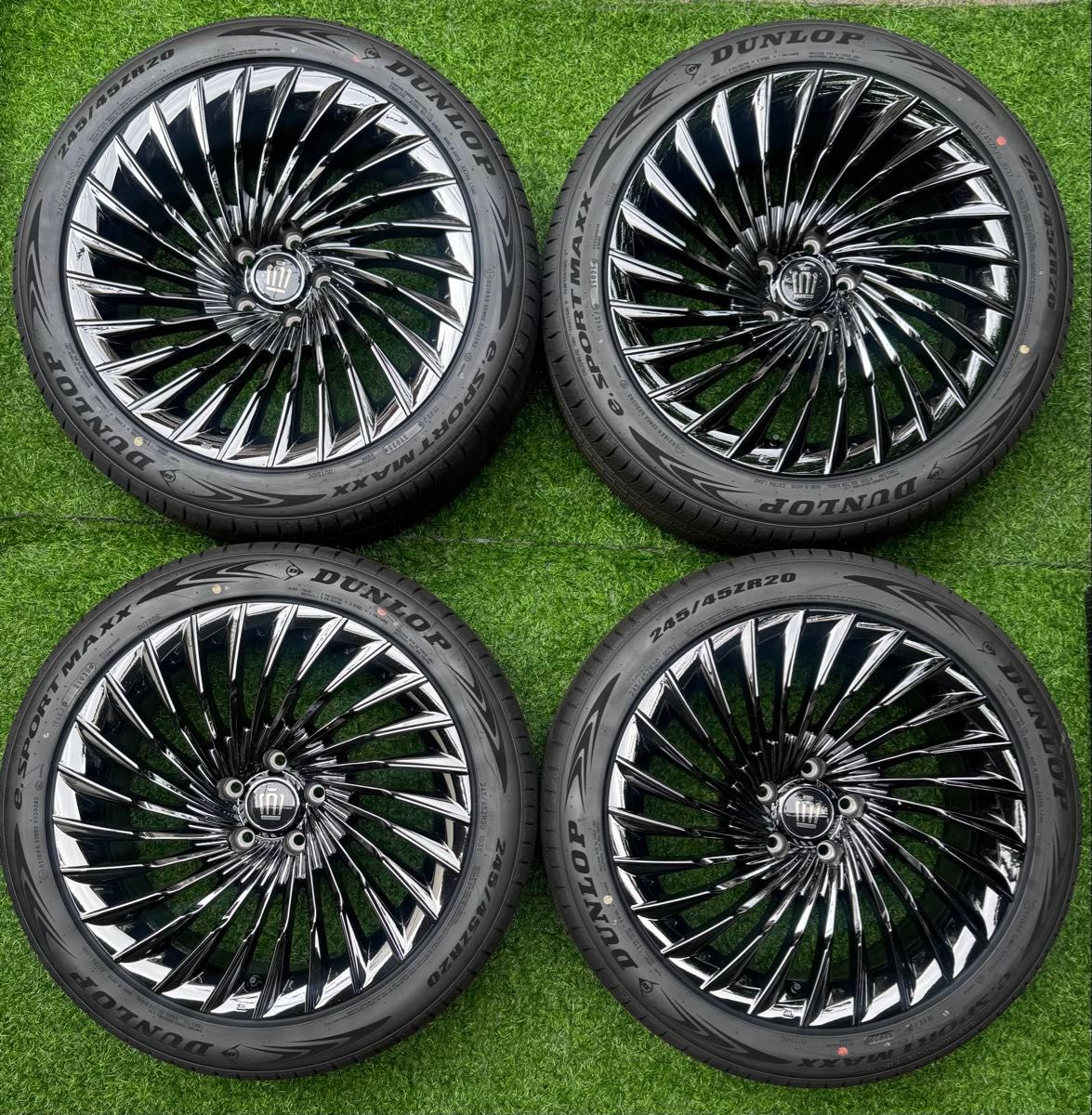 クラウンセダン 新型新車外し 新車外し クラウンセダン 純正ホイール 245/45/r20 ブラック