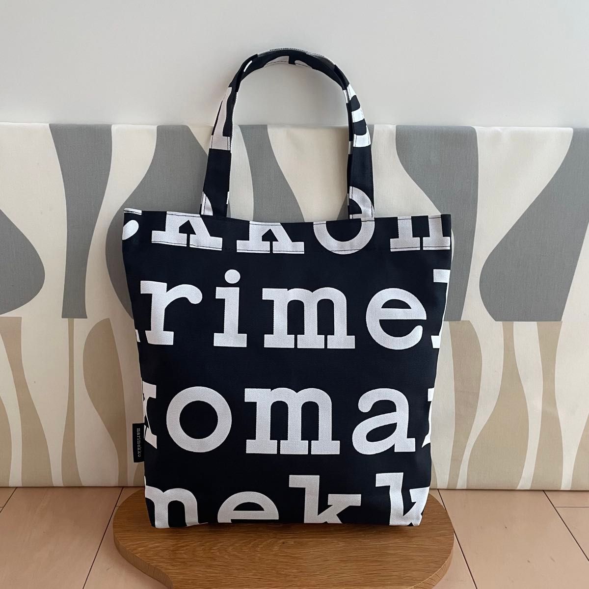 新品未使用 marimekko マリメッコ ロゴ トートバッグ レア 4列 新品 marimekko Notko Logo マリメッコ ロゴ トートバッグ