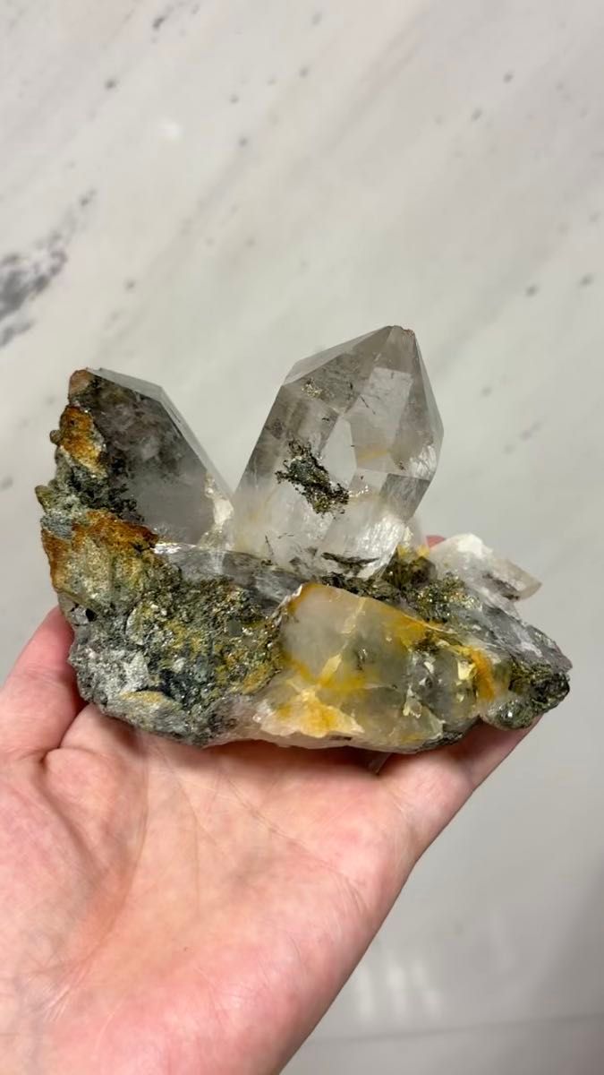 インド ヒマラヤ水晶 力強いクラスター クローライト ゴールデンヒーラー 透明度高い 虹あり 太いポイント 天然石