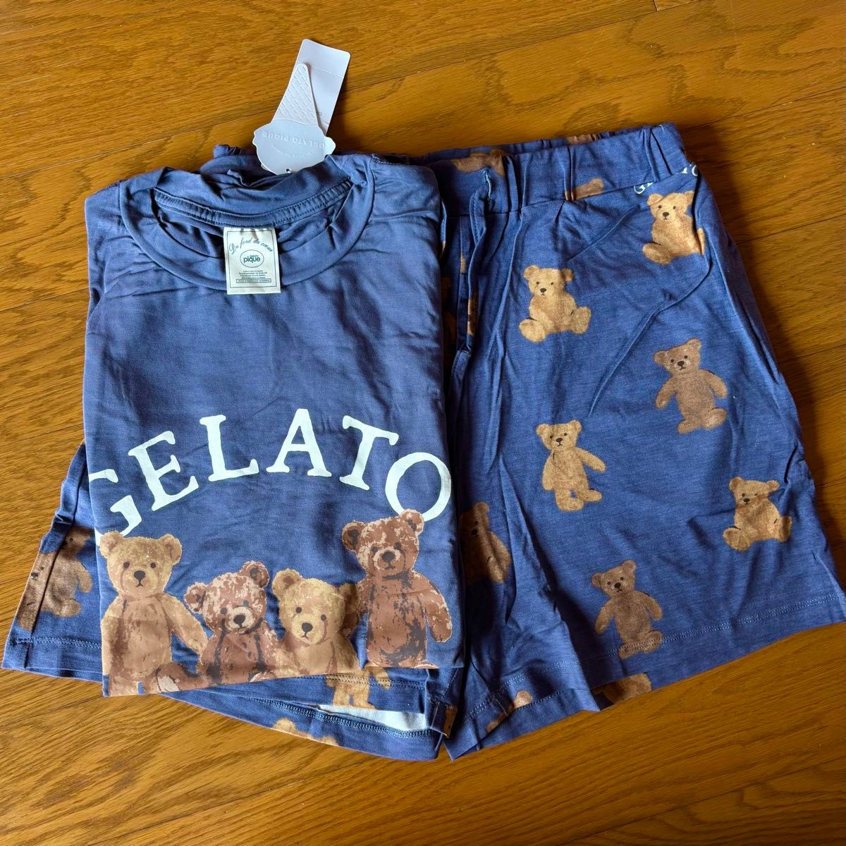 新品 未使用 ベアワンポイントTシャツ&ベア柄ショートパンツ ネイビー 新品 未使用 ベアワンポイントTシャツ&ベア柄ショートパンツ