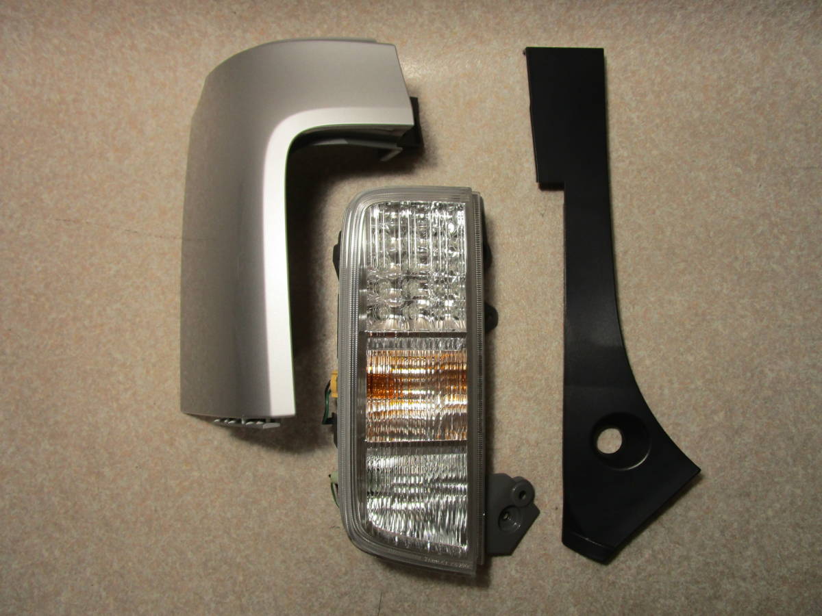 エルグランド E52 LED テールランプ 左 STANLEY P8960 リアパネル(K23 ブリリアントシルバーメタリック)_画像1