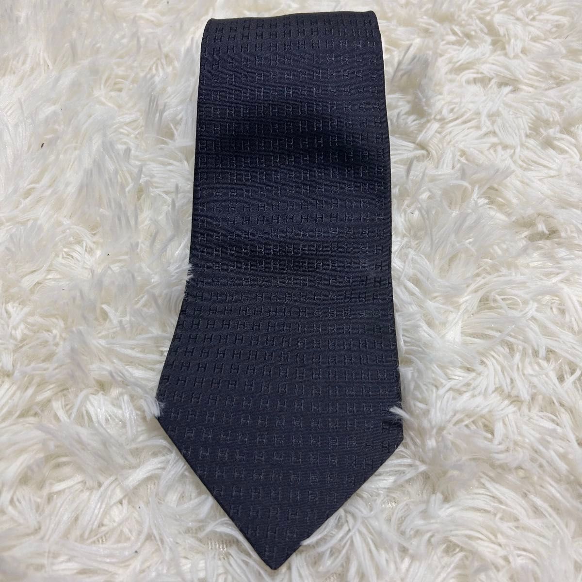 HERMES エルメス ネクタイ ダークグレーx黄(総柄) 4103525A0137 HERMES エルメス メンズ ネクタイ ダークグレー 総柄 Hロゴ