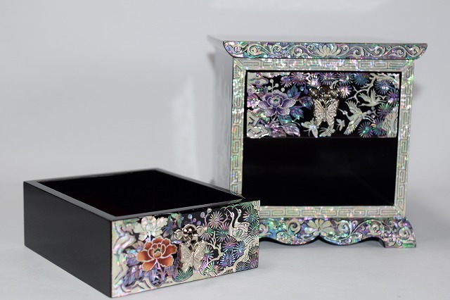 # Korea tradition industrial arts # high class mother-of-pearl 2 step gem box # gorgeous!#