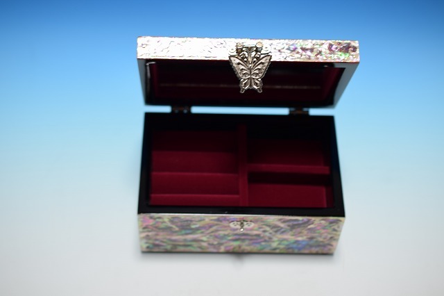 * Korea miscellaneous goods * high class mother-of-pearl small articles * gem box * crane * gorgeous!*