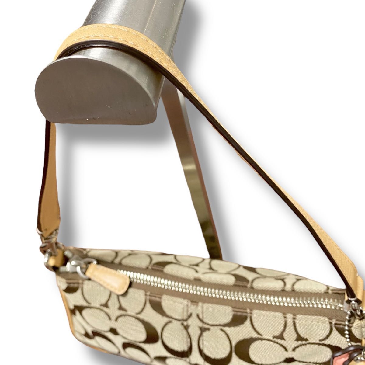 COACH ワンショルダーバッグ アクセサリーポーチ シグネチャー キャンバス 美品 COACH コーチ アクセサリーポーチ ワンショルダーバッグ
