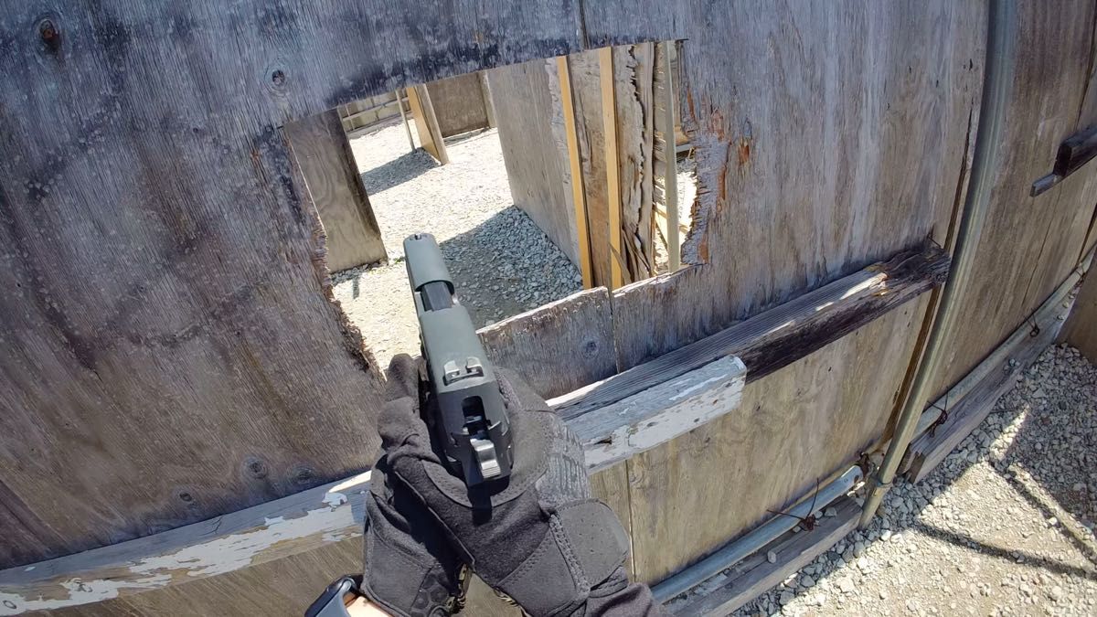 東京マルイ SIG P226 E2 内部カスタム済 ガスガン一式 予備マグ3本、おまけサプレッサー付き