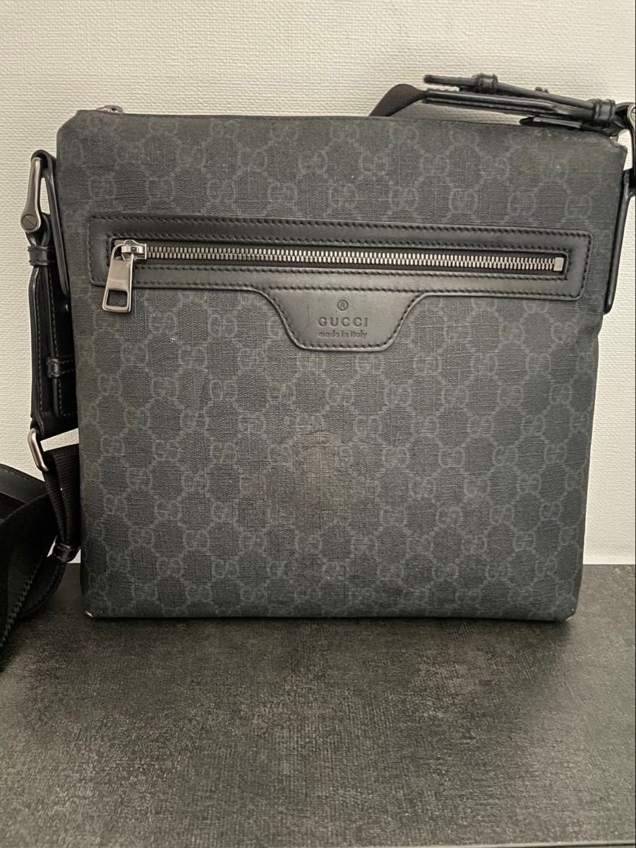 【GUCCI】国内発送 ショルダーバッグ GG メッセンジャーバッグ GUCCI ショルダーバッグ 黒 GGパターン メッセンジャーバッグ