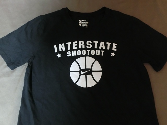 激レア 入手困難 【Nike】社製 ナイキUSA主催 バスケイベント 【2015 Nike Interstate Shootout】ロゴプリント入り TシャツUS S 黒 中古品_画像1