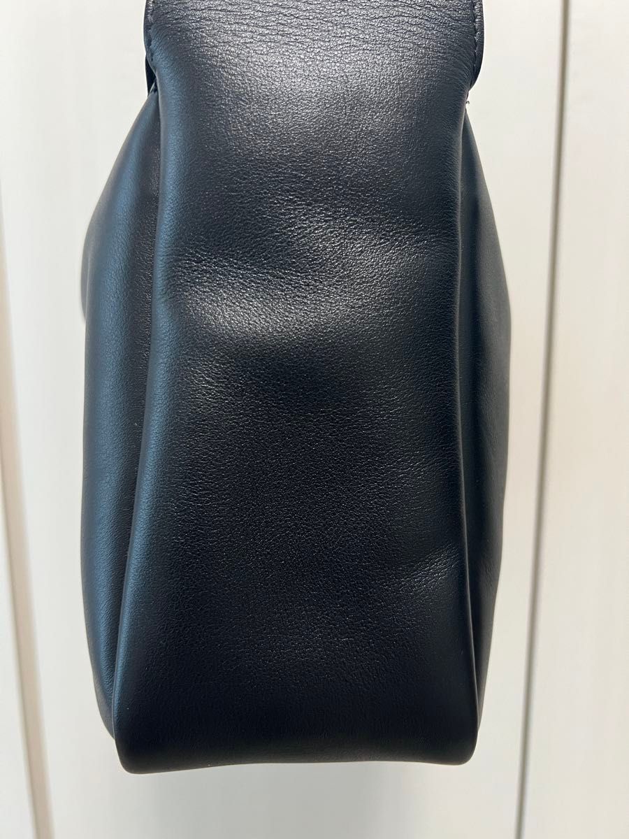 関税込★VIP価格【Jil Sander】ロゴエンボス クロスボディバッグ Jil Sander Flap エンボスロゴ入り スモールサイズ レザークロス