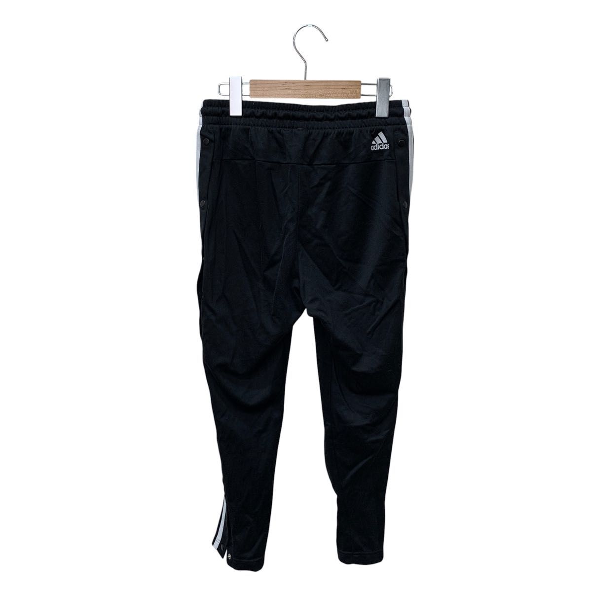 【adidas】グラフィックロゴ ジョガーパンツ ブラック/ 送料無料 adidas アディダス ブラックサイドスナップボタン ジョガー