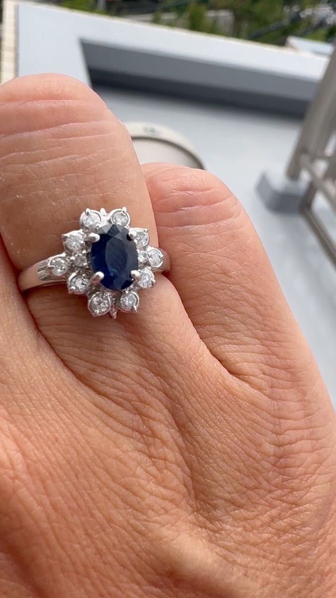 プラチナ サファイア1.20ct ダイヤ取り巻き0.3ctリング ソーティング付き ゴージャスなのにお買い得品!!
