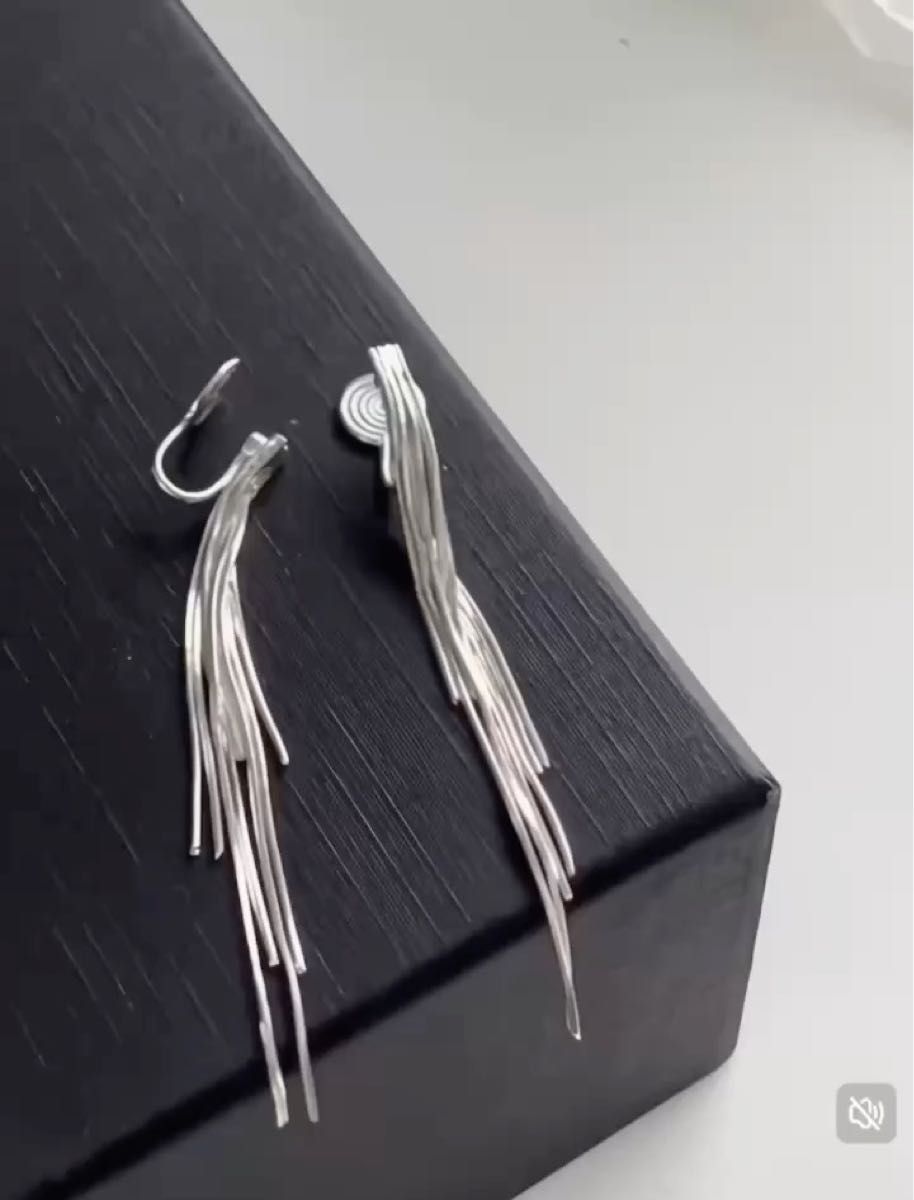 M002揺れる ロングイヤリング シルバー 韓国 おしゃれ エレガント 結婚式 二次会 上品 日常 通勤 フォーマル カジュアル