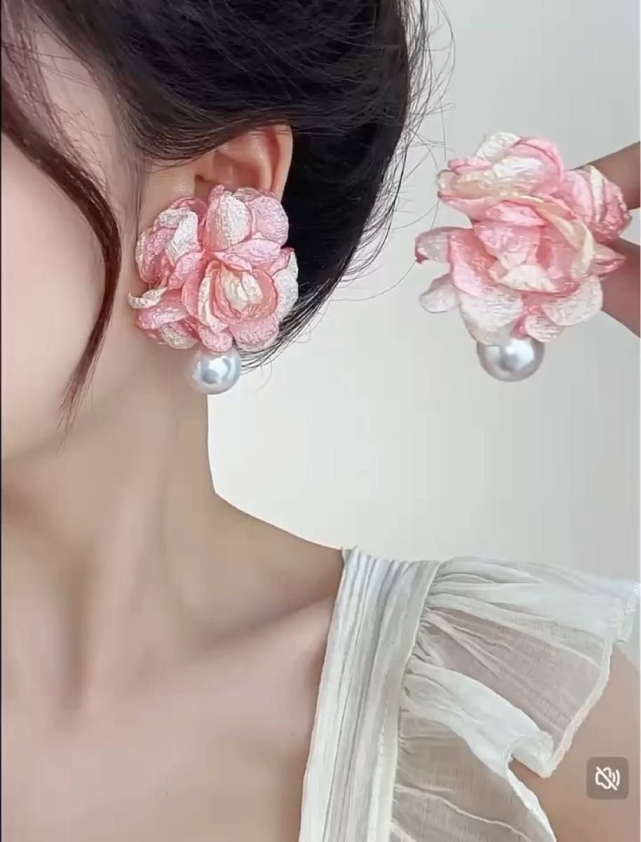 M003大粒パール 華やか 花イヤリング 高級感 上品 おしゃれ 韓国風 可愛い 結婚式 二次会 揺れる フォーマル カジュアル