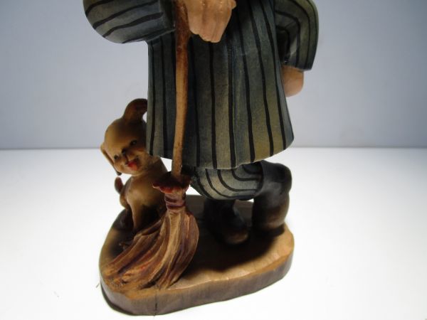 生産終了品 イタリア ANRI 木彫りアンリ人形 Juan Ferrandiz ‘Sweeper’ 14.5cmH_画像8