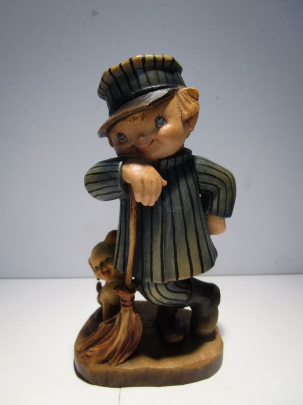 生産終了品 イタリア ANRI 木彫りアンリ人形 Juan Ferrandiz ‘Sweeper’ 14.5cmH_画像1