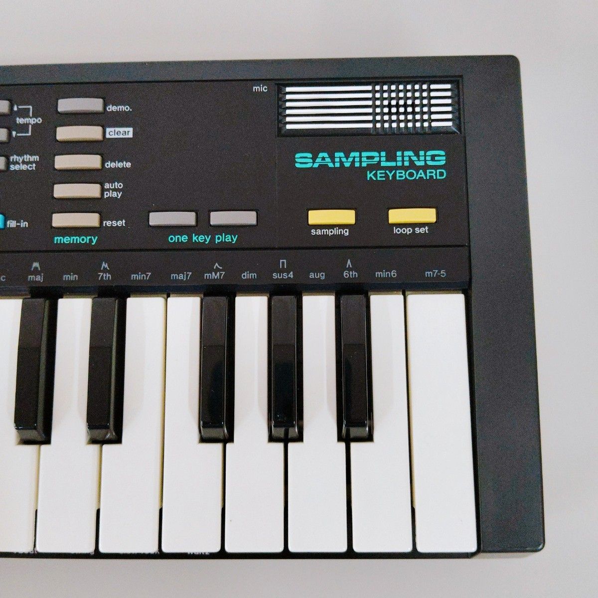 CASIO SK-1 サンプリング キーボード ACアダプター、箱付き 完動品】CASIO SK-1 サンプリングキーボード ACアダプター付き