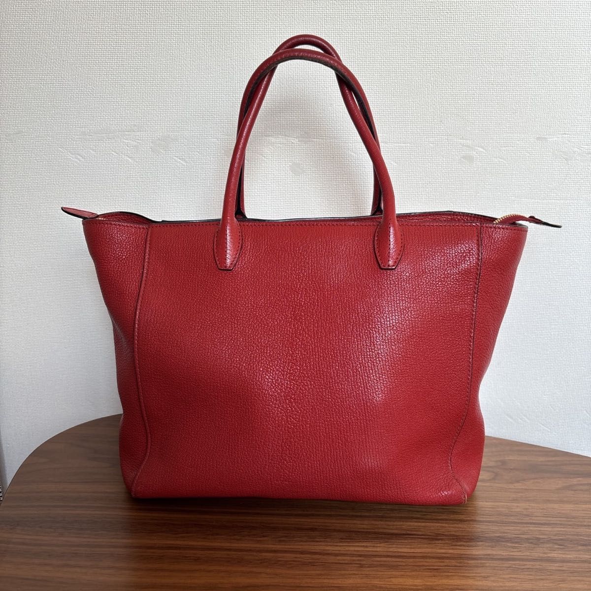 美品【ミュウミュウ】レザートートバッグ ショルダーバッグ miumiu ミュウミュウ トートバッグ ショルダーバッグ 2WAY