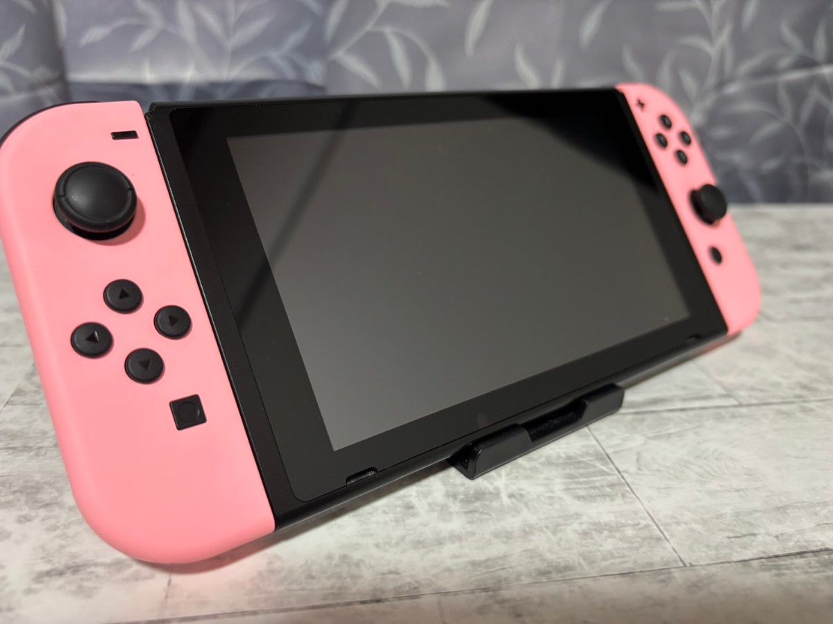Nintendo Switch 本体 ピンクとレッドジョイコン+SDカード Nintendo Switch 本体 ピンクとレッドジョイコン+SDカード