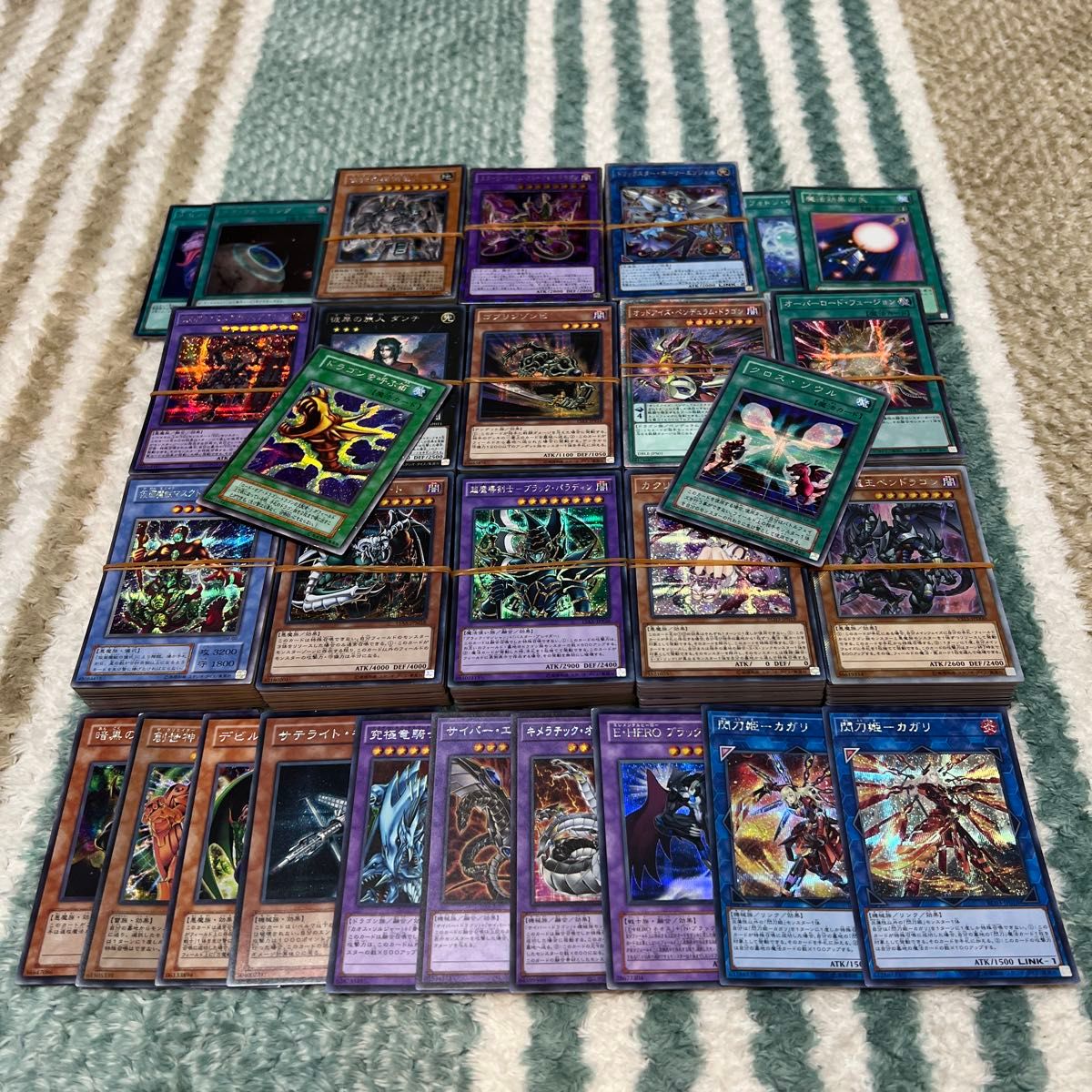 遊戯王 シークレットレア まとめ売り 遊戯王[シークレットレア カード まとめ売り 650枚以上 セット