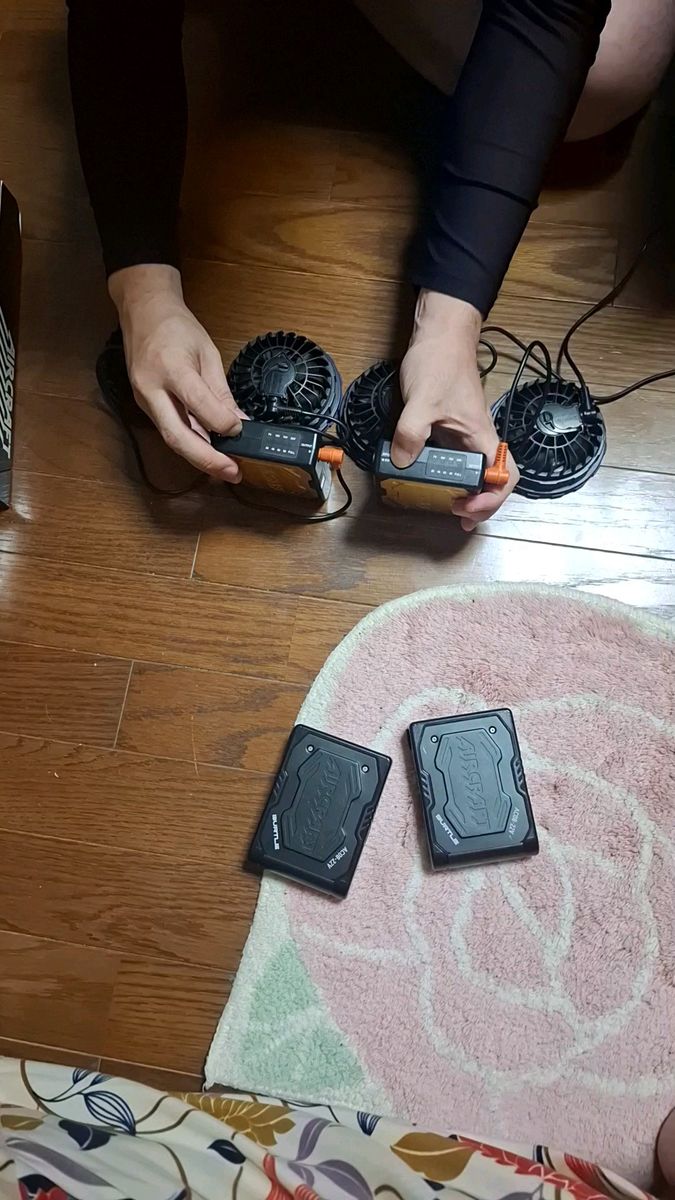 2024年型 バートル22V BURTLE ファンユニット2つ バッテリー4つ 【出品8月初旬まで】