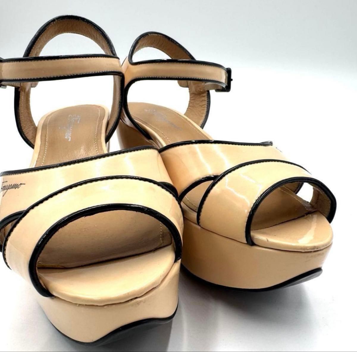 SALVATORE FERRAGAMO ★ Tremit アンクルストラップ サンダル Ferragamo エナメル アンクルストラップサンダル|Yahoo!フリマ
