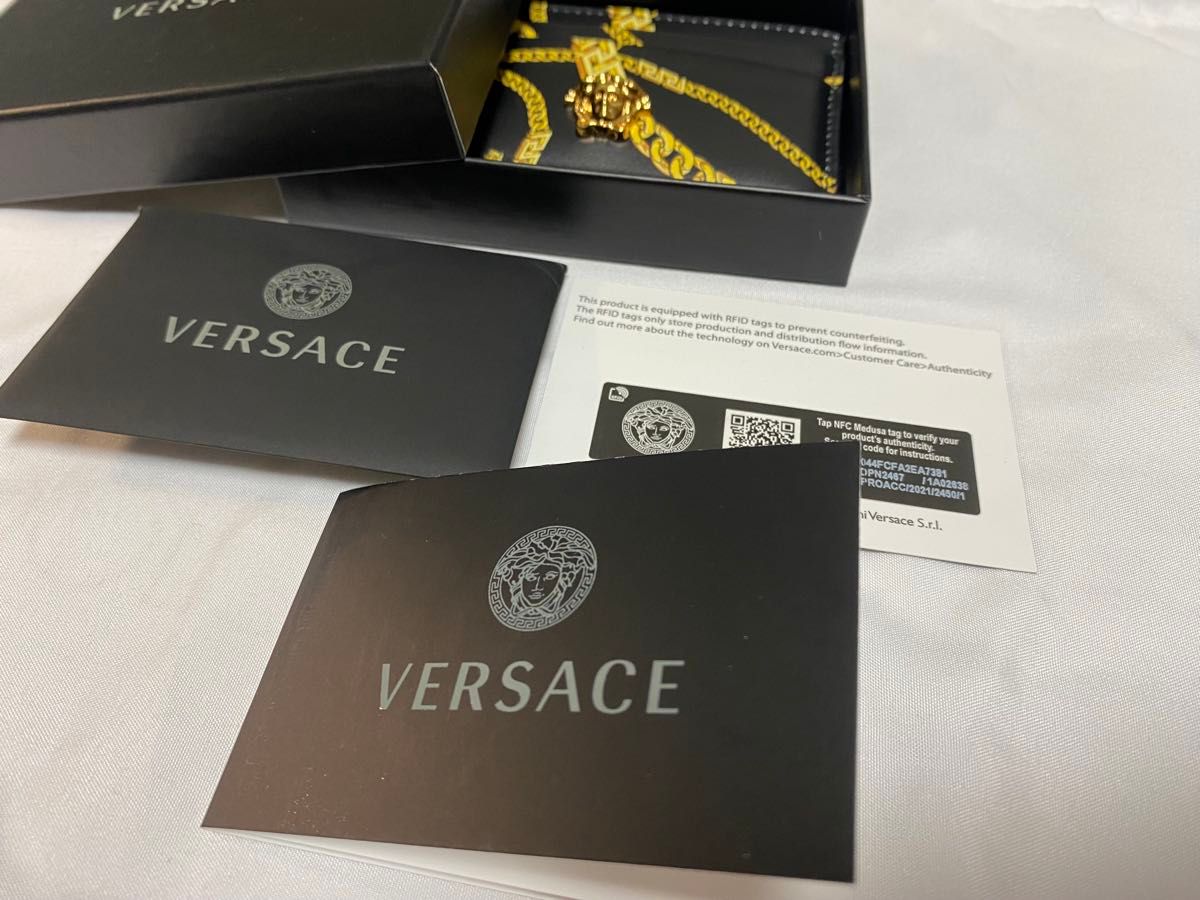 ☆VERSACE☆メドゥーサ カードケース VERSACE カードケース チェーン メデューサ ブラック ゴールド