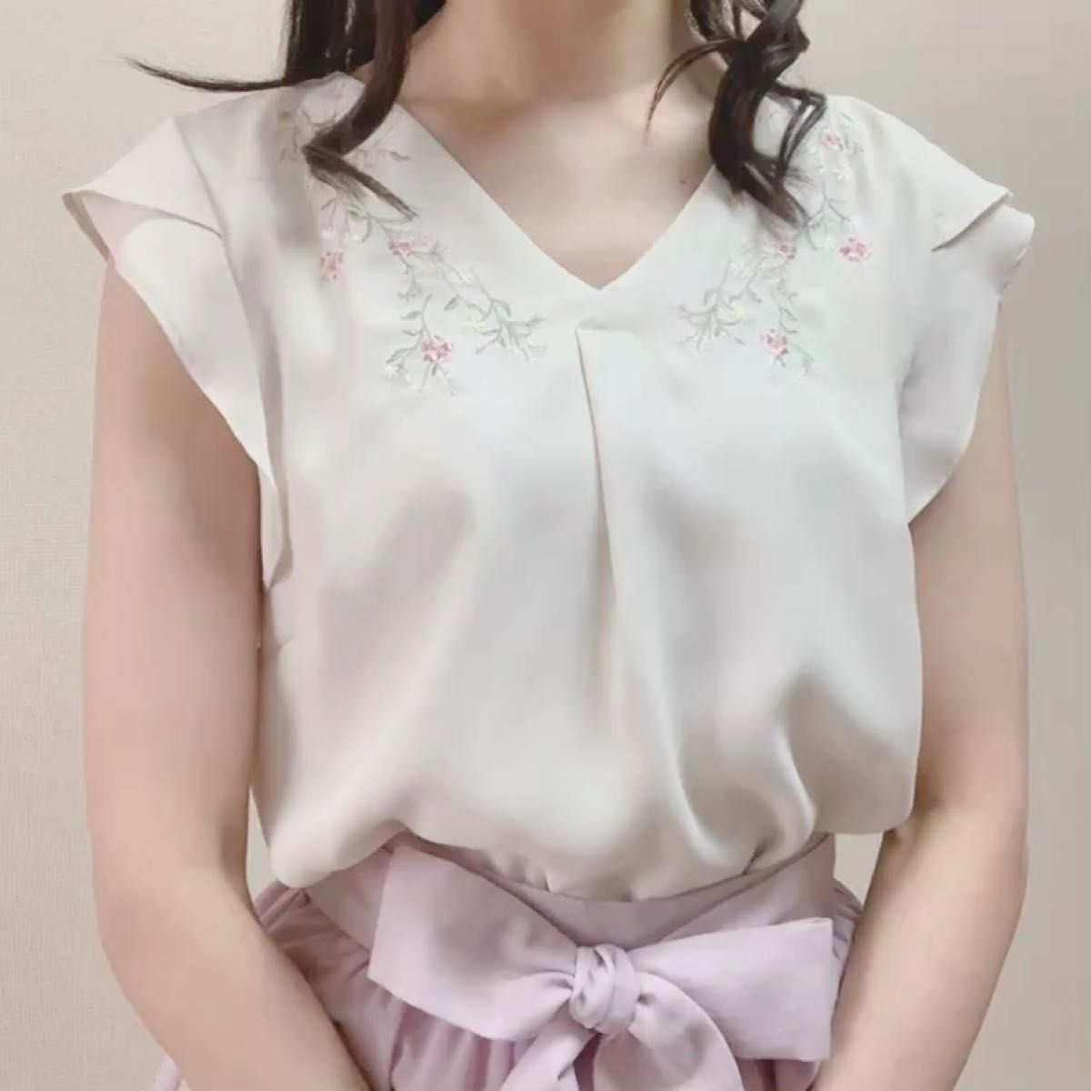 アプワイザーリッシェ フラワー刺繍ゆるブラウス ベージュ 定価15,400円 商品タグ無し新品