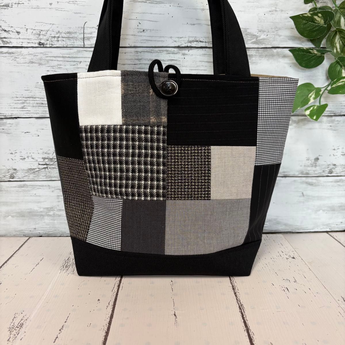 パッチワーク手提げバッグ(たかちゃんさま専用) ハンドメイド トートバッグ No 14 手作り パッチワーク風