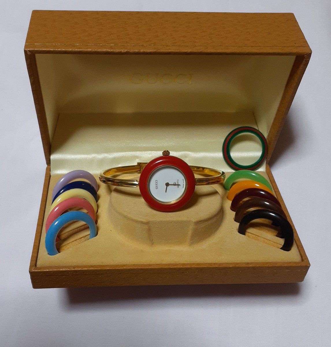 GUCCI チェンジベゼル 美品 希少カラー ベゼル5色 純正箱付き 動作確認済 正規品美品/GUCCIのチェンジベゼルウォッチ【箱付き】腕周り【2