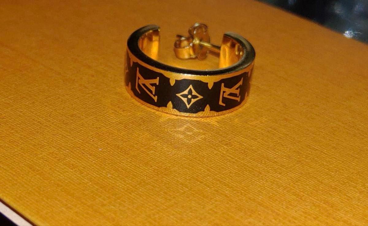 人気モデル Louis vuitton ピアス・ナノグラム エナメル 片耳 人気モデル Louis vuitton ピアス・ナノグラム エナメル 片耳