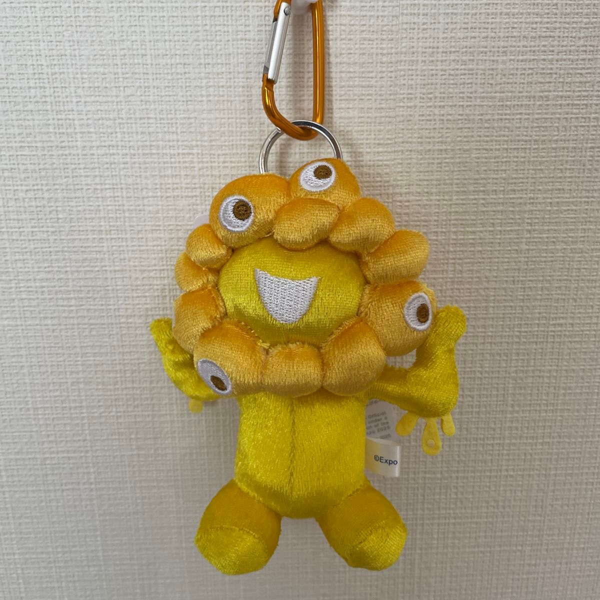 ミャクミャクカラビナマスコットお座り ゴールドロールお手玉マスコットイエロー 座りバージョン】大阪関西万博 ミャクミャク キーホルダー