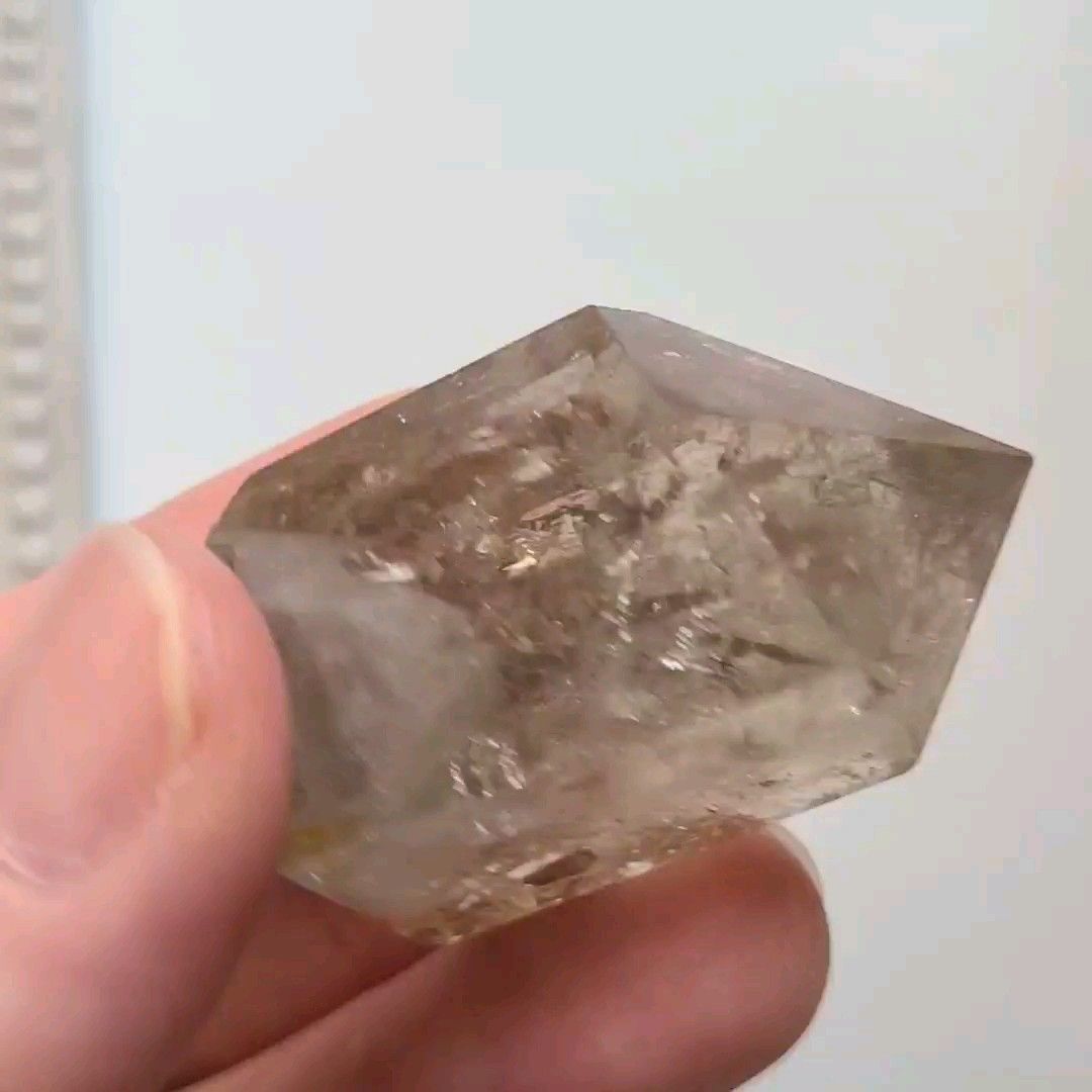 虹入り ホワイトガーデン スモーキークォーツ ポイント 天然石置物 庭園水晶 タワー ガーデンクォーツ 幽霊水晶 風水