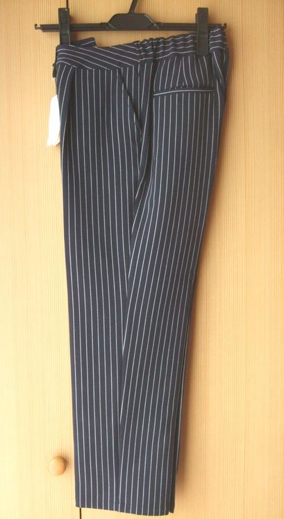 レディース新品A467■Mサイズ64～70?股下63■紺×白ストライプ柄クロップドパンツ