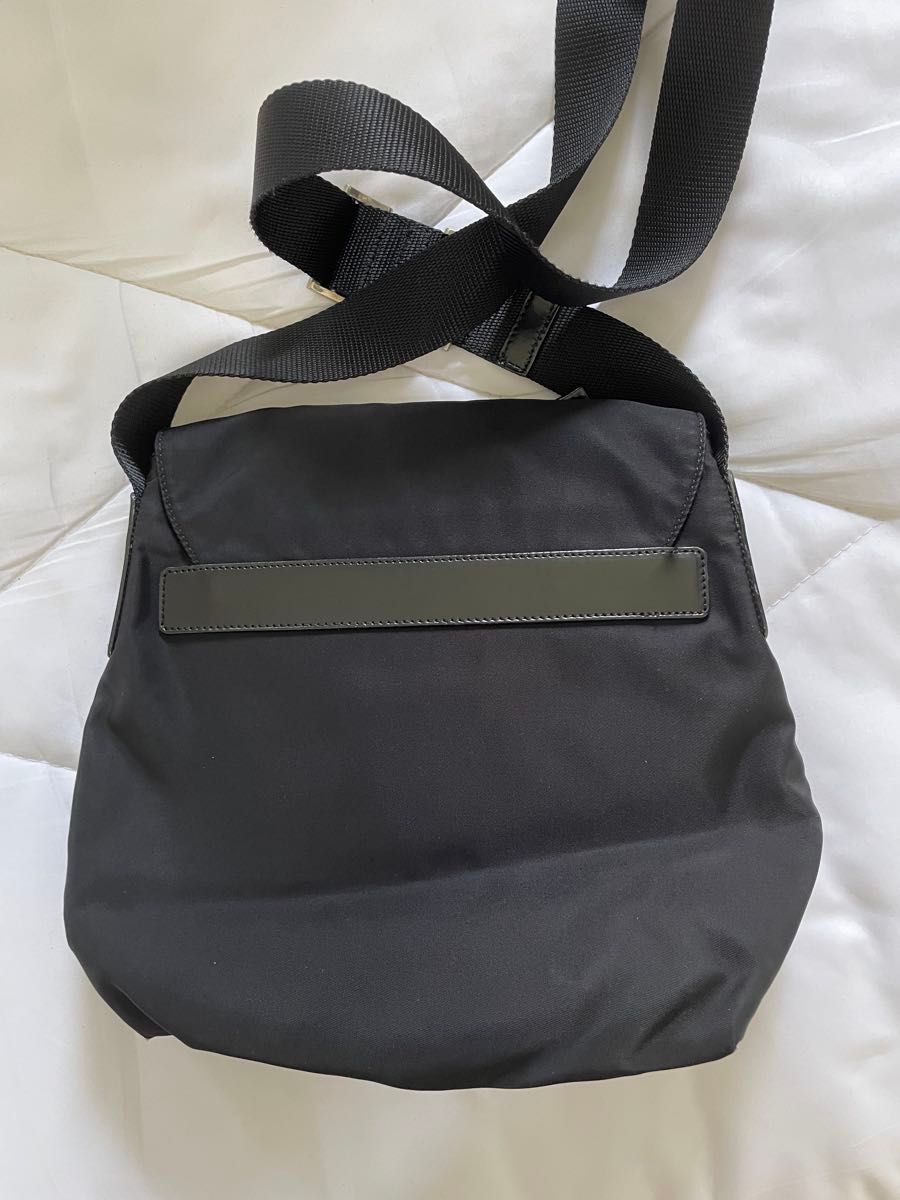 【PRADA】パドロックディテール ショルダーバッグ☆SALE中 7 30までセール中 PRADA ショルダーバッグ|Yahoo!フリマ(旧