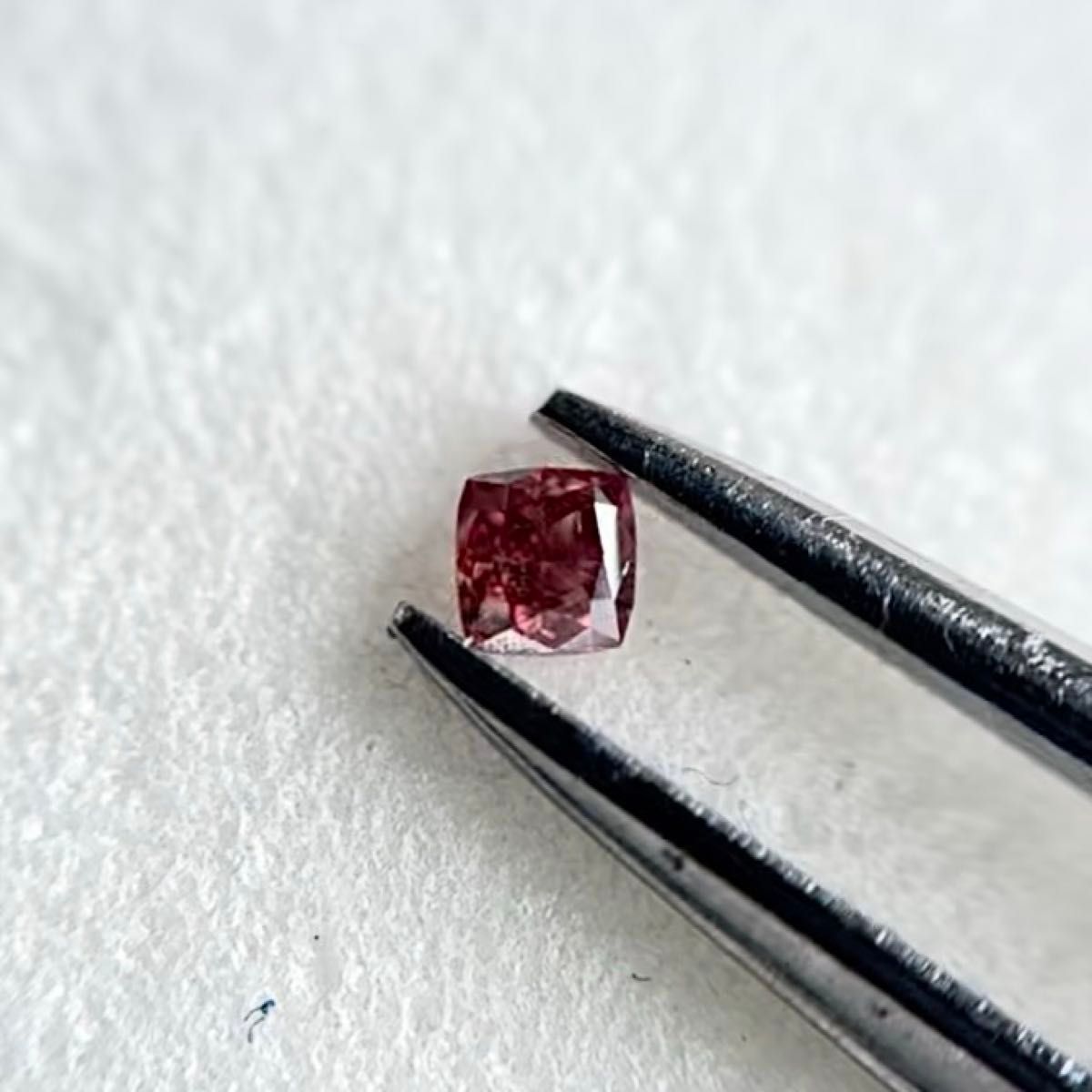 0.039ct 天然ピンクダイヤモンドルース FANCY VIVID PINK