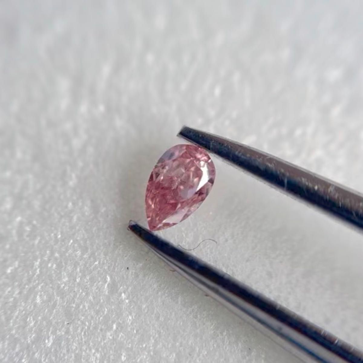0.057ct 天然ピンクダイヤモンド FANCY INTENSE PINK