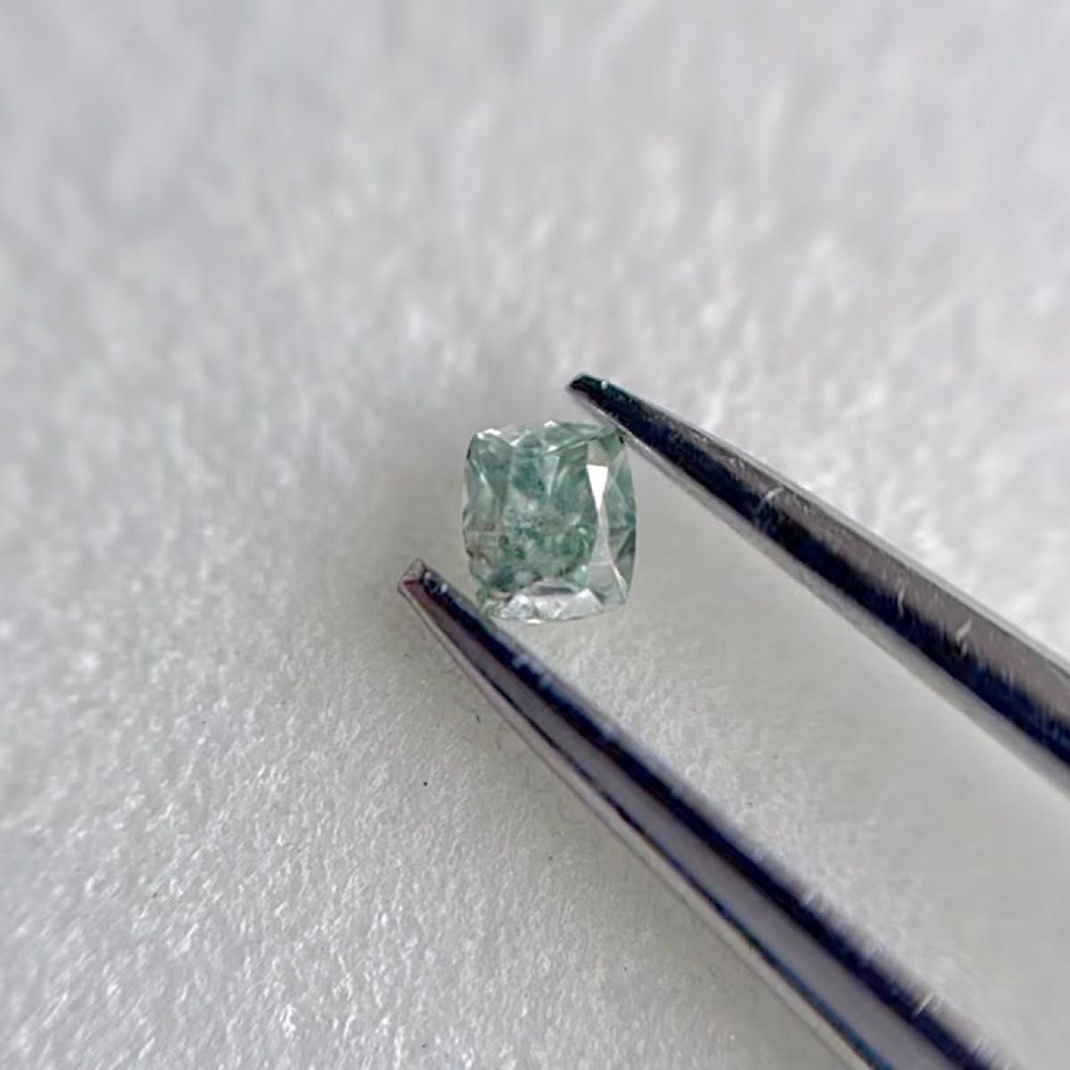 0.070ct VS-2 天然グリーンダイヤモンドルース FANCY GREEN