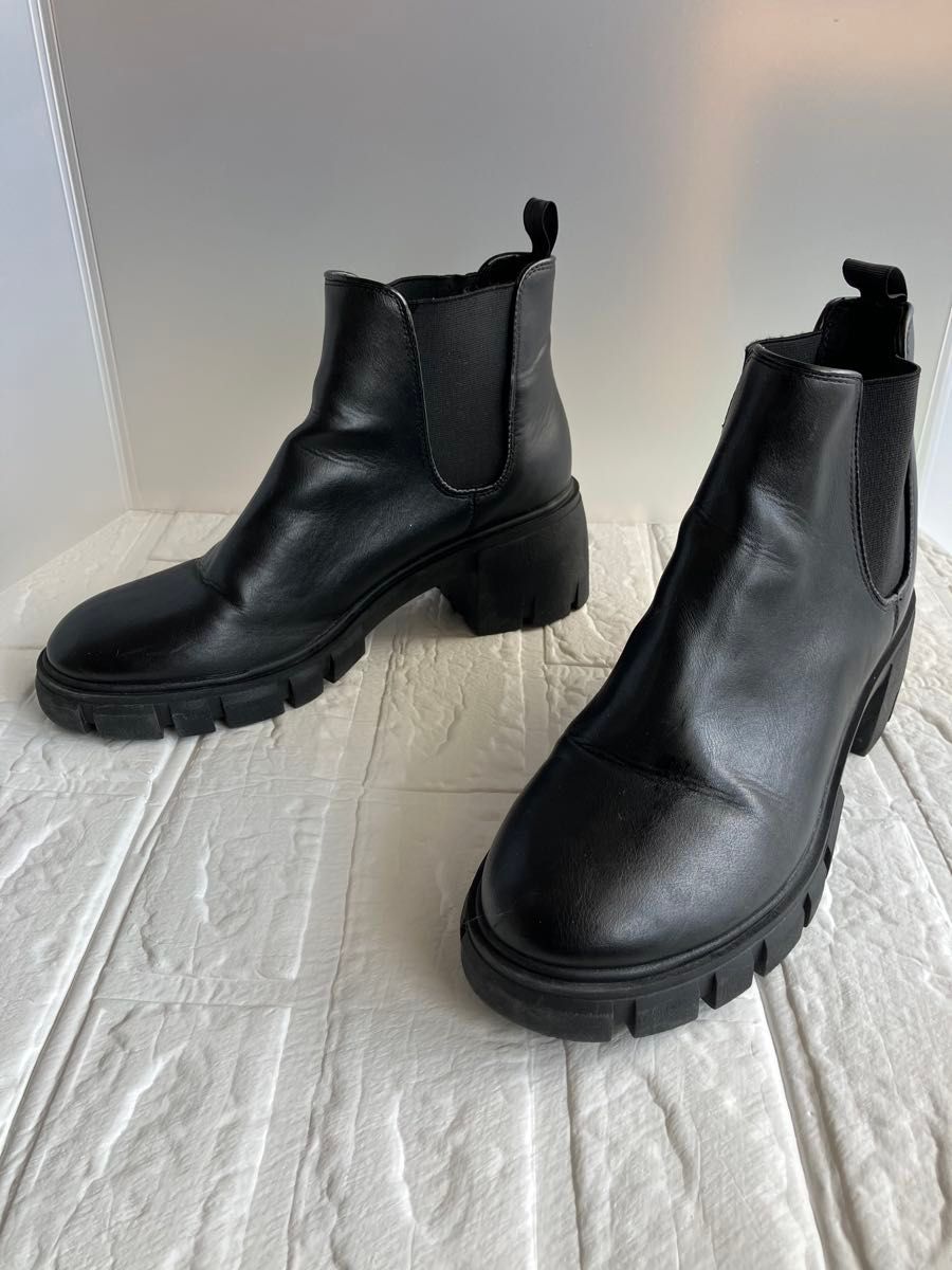 【Steve Madden】ショートブーツ 送関込 美品 STEVE MADDEN 厚底ショートブーツ トラックソール26 5cm